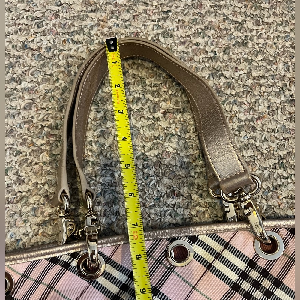 Burberry reversible Pink Tote with Gold Details - Picture 10 of 10